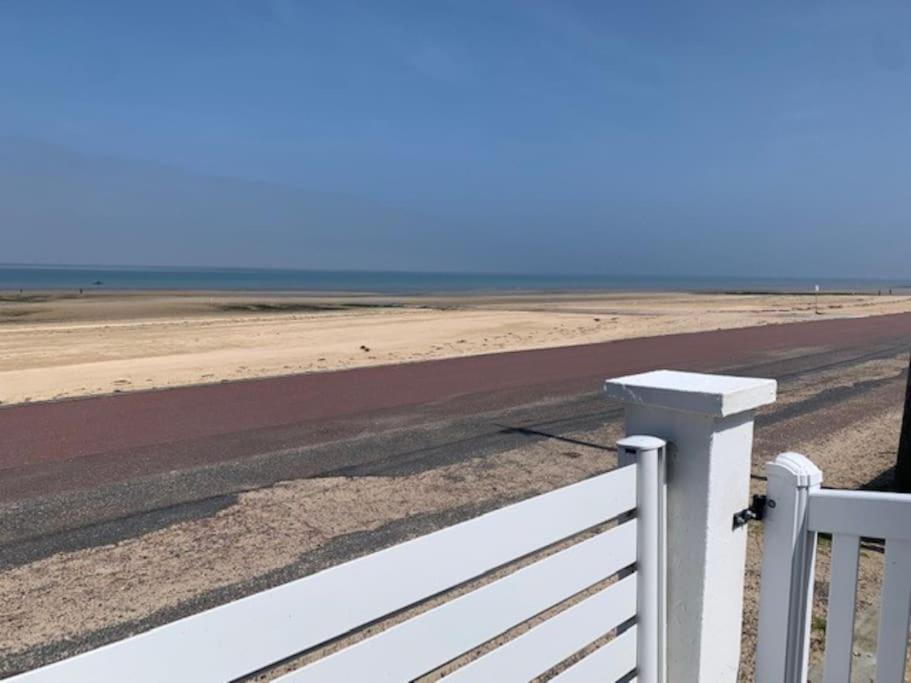 Villa De La Plage, Front De Mer, Juno Beach Bernieres-sur-Mer Екстер'єр фото